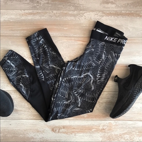 NWT Nike Pro Printed Women’s Tights - Picture 6 of 8